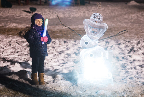 Kid with Olaf ice sculpture